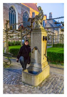 Brunnen an der Liebfrauenkirchen in Brügge