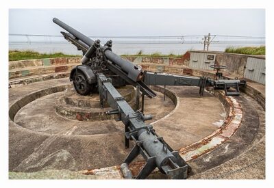 LP: Atlantikwall - Stp Tirpitz (Museum Raversyde) - erbeutete Belgische Kanone in offener Geschützbettung