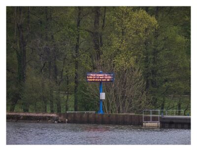 Radtour von Saarbrücken nach Straßburg: Anzeigetafel vor dem Kanaltunnel