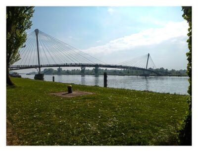 Radtour von Saarbrücken nach Straßburg: Rad- und Fußgängerbrücke über den Rhein