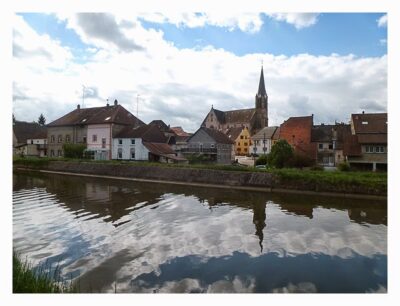 Radtour von Saarbrücken nach Straßburg: idyllischer Ort am Kanal