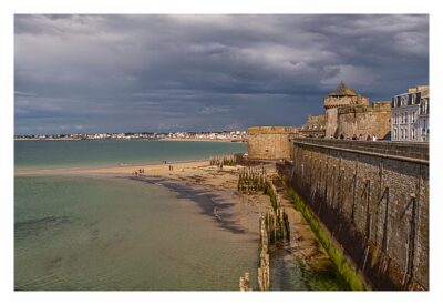 Saint Malo - Blick von der Stadtmauer in die Bucht