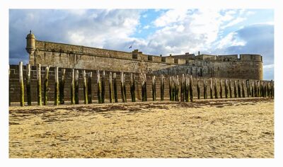 Saint Malo - Geocaching in historischer Kulisse - Stadtmauer von außen