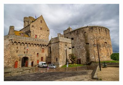 Saint Malo - Geocaching in historischer Kulisse - Burg und Rathaus
