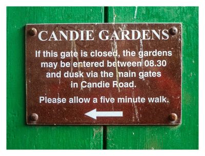 Guernsey - St. Peter Port - Candie Gardens Türschild