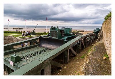 Östliche Landungsstrände - Arromanches - Ein Brückenelement als Denkmal