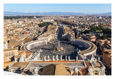 Rom: Der Vatikan - Petersdom: Ausblick von der Kuppel auf den Vorplatz