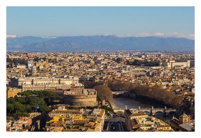Rom: Der Vatikan - Petersdom: Ausblick von der Kuppel auf die Engelsburg