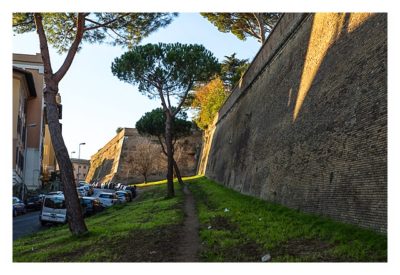 Rom: Der Vatikan - Außenmauer