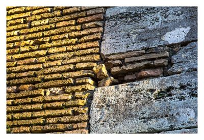 Rom: Der Vatikan - Traditional-Cache in der Mauer