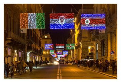 Rom: Geocaching über Silvester - beleuchtete Flaggen in den Strassen