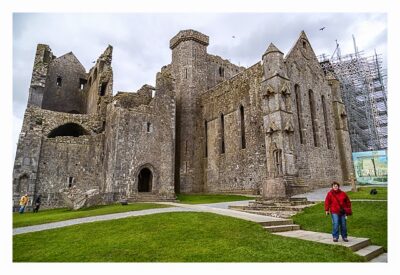 Rock of Cashel - Vor der Kathedrale