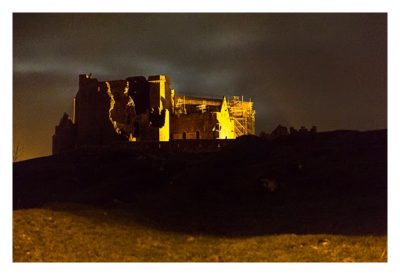 Rock of Cashel - von der Rückseite bei Nacht