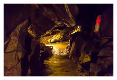 Die Höhle von Mitchelstown - ein enger Gang