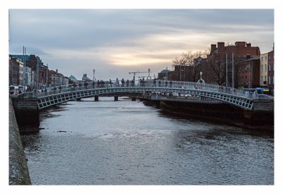 Geocaching in Dublin: Half Penny Bridge