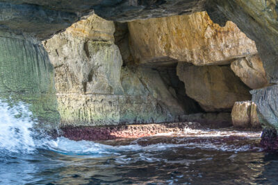 Geocaching auf Malta: Der Süden - Die Blaue Grotte: viele Höhlen in den Klippen