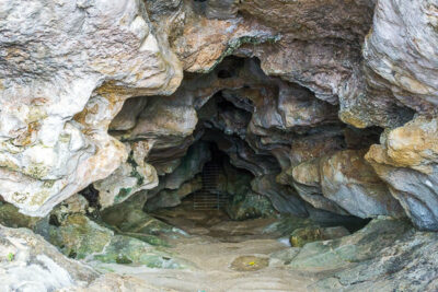 Geocaching auf Malta: Der Süden - Ghar Hasan - Blick in die Höhle