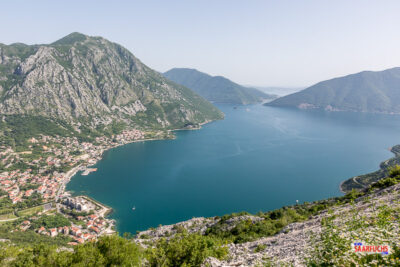 Blick hinunter auf die Bucht von Kotor