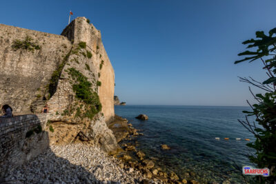 Stadtmauer von Budva am Meer