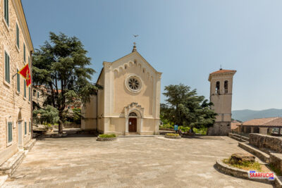 Kleine Kirche beim Hafen von Herceg-Novi