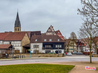 Weitwinkelansicht der Altstadt von Eppingen mit dem markanten Kirchturm von Unsere Liebe Frau
