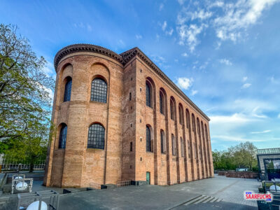 Eingang zum Palastgarten in Trier bei der Konstantin-Basilika