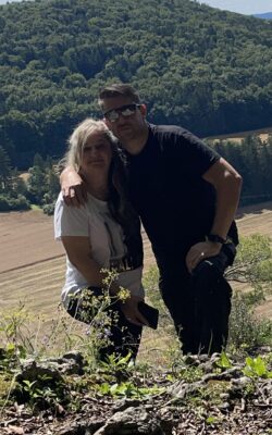 Der Owner des Geocaches "Radioaktiv" mit seiner Frau.