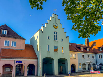 Das Untere Tor in Neumarkt als massiver Abschluss der nördlichen Altstadt