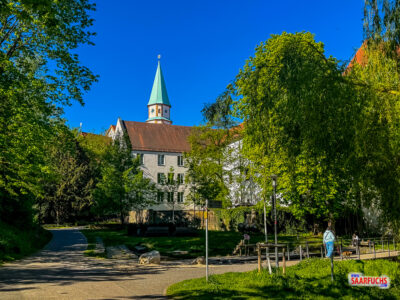 Perspektive auf das Neumarkter Residenzschloss und die umliegende historische Bebauung am Schlossplatz
