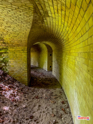 Lange gebogene Galerie im Fort Hahneberg