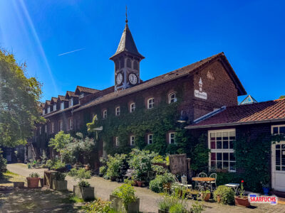 Die Außenfassade des ehemaligen Schulgebäudes der Privatschule Institut Louis Frédéric Garnier