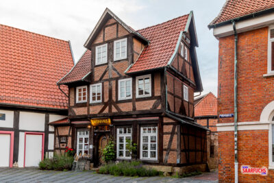Historisches, gut erhaltenes Fachwerkhaus mit einer gemütlichen Weinbar im Erdgeschoss nahe der Kirche