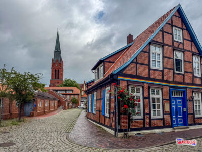 Detailreiche Außenansicht eines historischen Fachwerkhauses in der Großen Kirchstraße