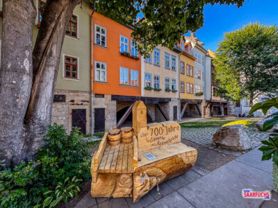 Geschnitztes Holzkunstwerk zum 700-jährigen Jubiläum der Krämerbrücke in Erfurt