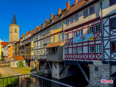 Blick von der mittelalterlichen Mikwe auf die historische Krämerbrücke und die Gera