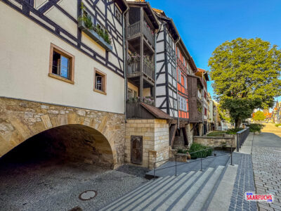 Blick von der Rathausbrücke auf die Westseite der Krämerbrücke in Erfurt