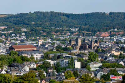 Aussichtspunkt Knutschkurve am Petrisberg mit Panoramablick auf die Stadt Trier