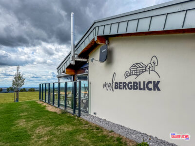 Gemütlicher Biergarten des Restaurants Malbergblick direkt neben dem Barbaraturm