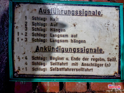 Informationstafel über Signale in der Grube Bindweide