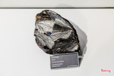 Pyrolusit, ein seltenes Mineral, das auch in der Grube Bindweide gefunden wurde