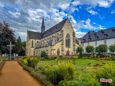 Blick aus dem Klostergarten auf die Kloster-Basilika