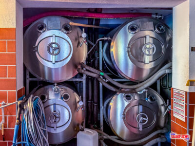 Gär- und Lagertanks im Brauhaus der Abtei Marienstatt