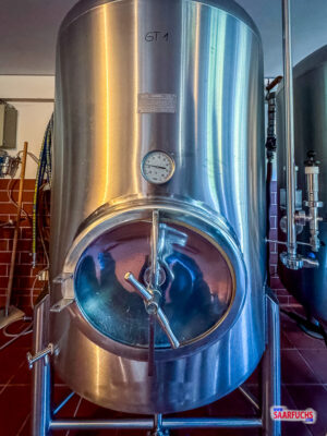Gär- und Lagertanks im Brauhaus der Abtei Marienstatt