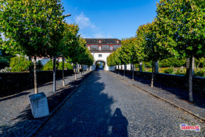 Blick auf das Torhaus vom Kloster aus