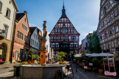 Historisches Rathaus und Marktplatz von Besigheim