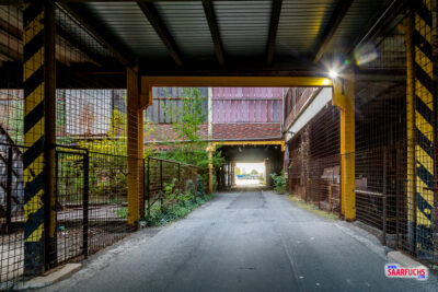 Strasse unter der Schachthalle hindurch