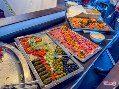Reiche Auswahl an Speisen am abendlichen Buffet