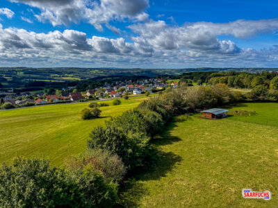 Panoramaausblick vom Hedwigsturm über die hügelige Landschaft des Westerwalds