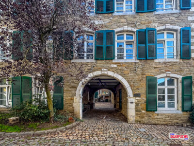 Historischer Kupferhof Schart mit charakteristischer Bruchstein-Architektur