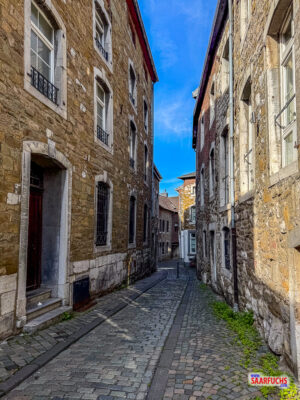 Weiterer Verlauf der Gasse mit historischen Fassaden in Stolberg